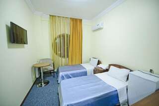 Отель Hotel Old Town Батуми Стандартный двухместный номер с 2 отдельными кроватями и балконом-1