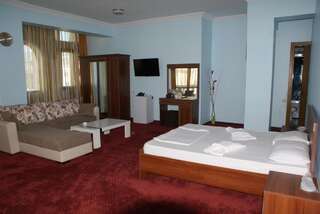 Отель Hotel Old Town Батуми Люкс с балконом-2