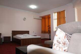 Отель Hotel Old Town Батуми Люкс с балконом-12